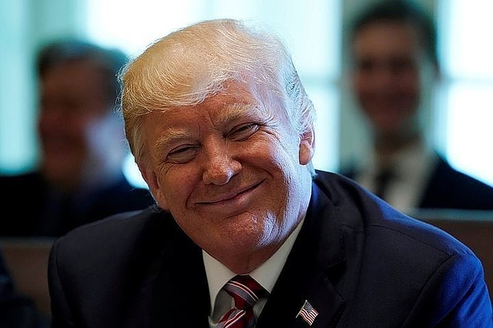 Трамп считает, что от нефтяного "спора" между Россией и Саудовской Аравией страдает не только весь мир, но и сами участники спора, поскольку обе страны живут в основном за счёт экспорта нефти и газа