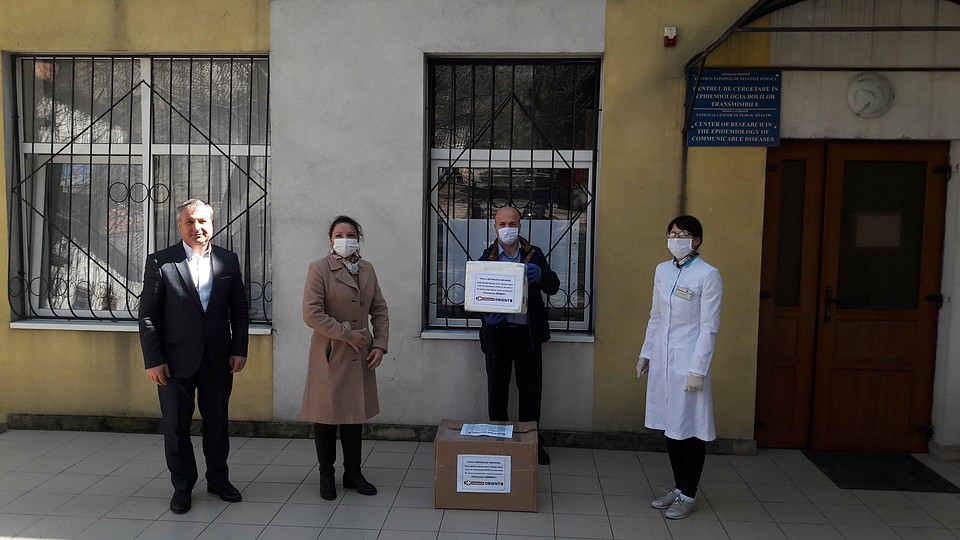Представители фармацевтической сети «Farmacia Orient» выразили надежду, что таким образом компания сможет помочь в борьбе с вирусом Covid-19.