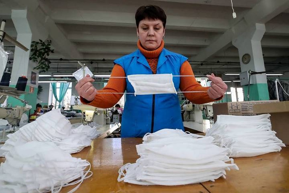 В России появится национальный стандарт для марлевых масок. Фото: Наталия Федосенко/ТАСС