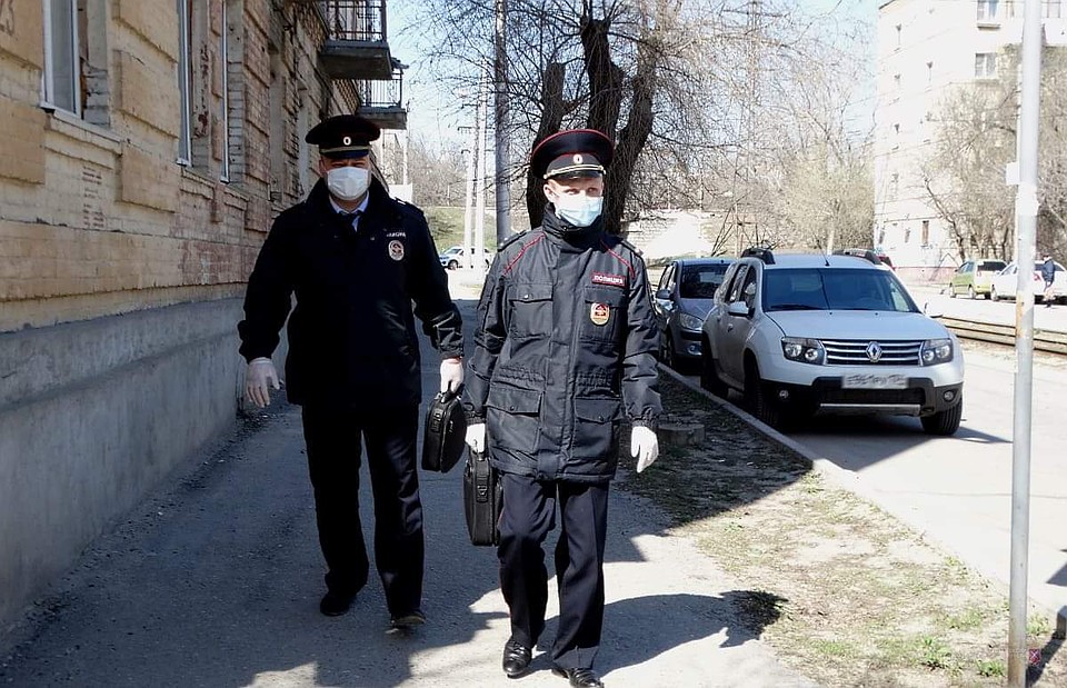 Полиция продолжает следить за установленным порядком.