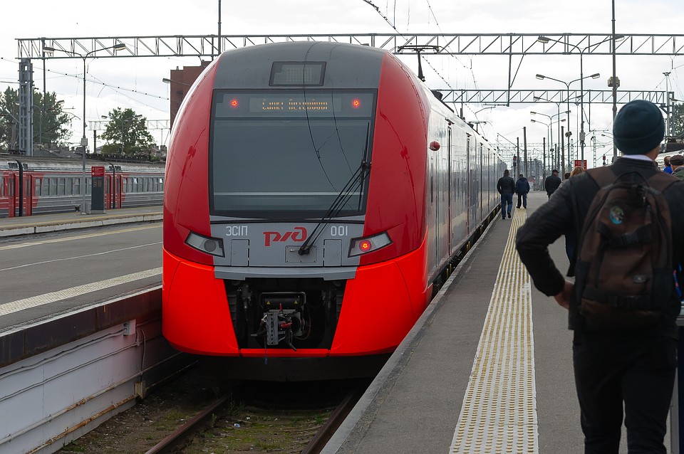 Коронавирус отменил часть "Ласточек" из Петербурга.
