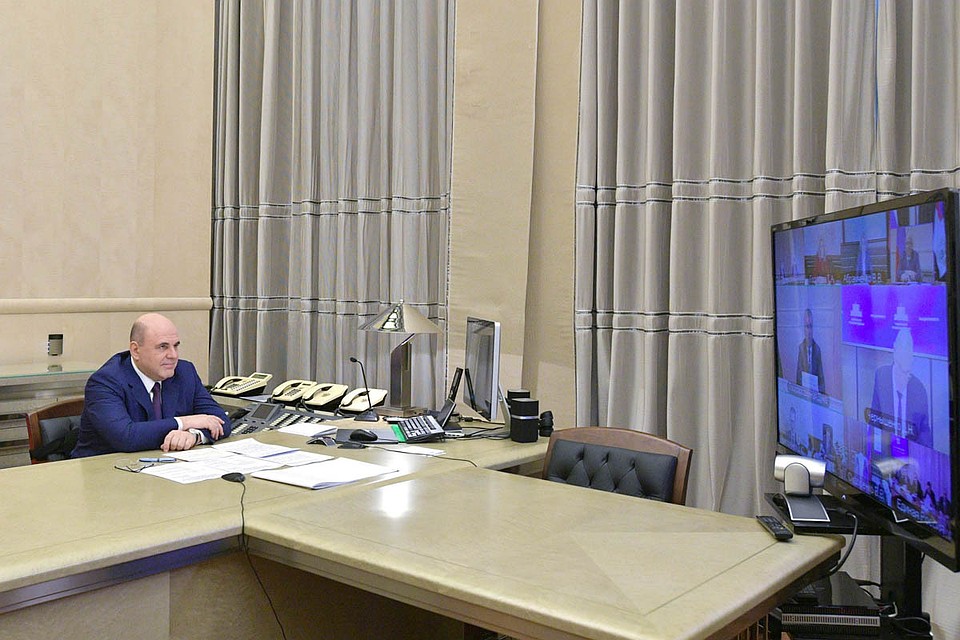 В четверг депутаты думской фракции «Единой России» попросили премьера Михаила Мишустина взять на особый контроль рост цен на продукты. Совещание с депутатами проходило по видеосвязи. Фото: Александр Астафьев/ТАСС