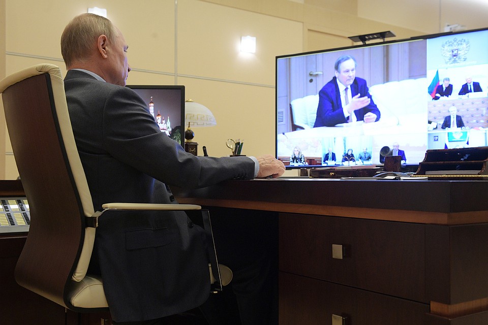 Академик рассказал Владимиру Путину, когда в России стартуют испытания вакцины против коронавируса на людях. Фото: Алексей Дружинин/ТАСС