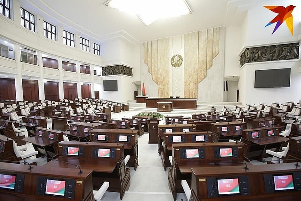 Депутаты Палаты представителей собрались в Овальном зале