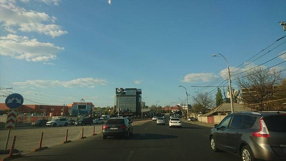 А на улице пробки.