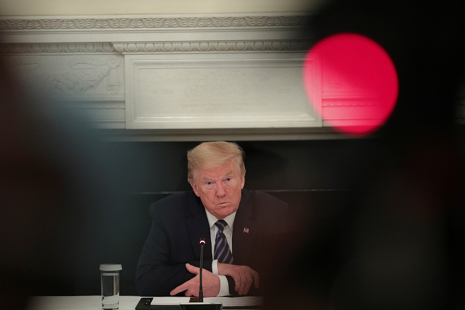 Президент США и его заместитель практически ежедневно сдают тесты на коронавирус