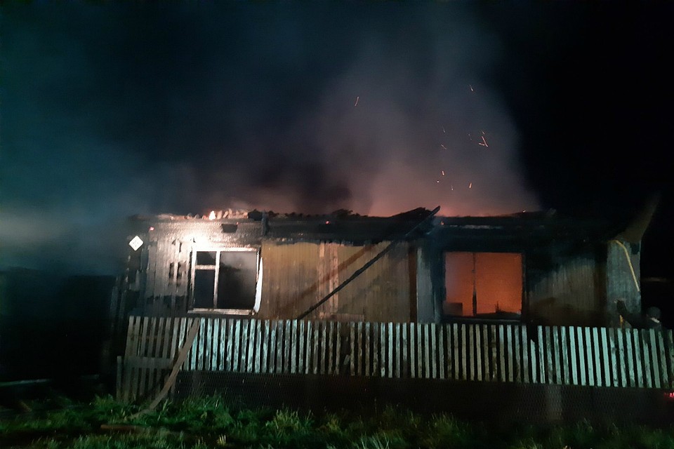 Загорелся частный жилой дом на улице Парковой. Фото: 43.mchs.gov.ru