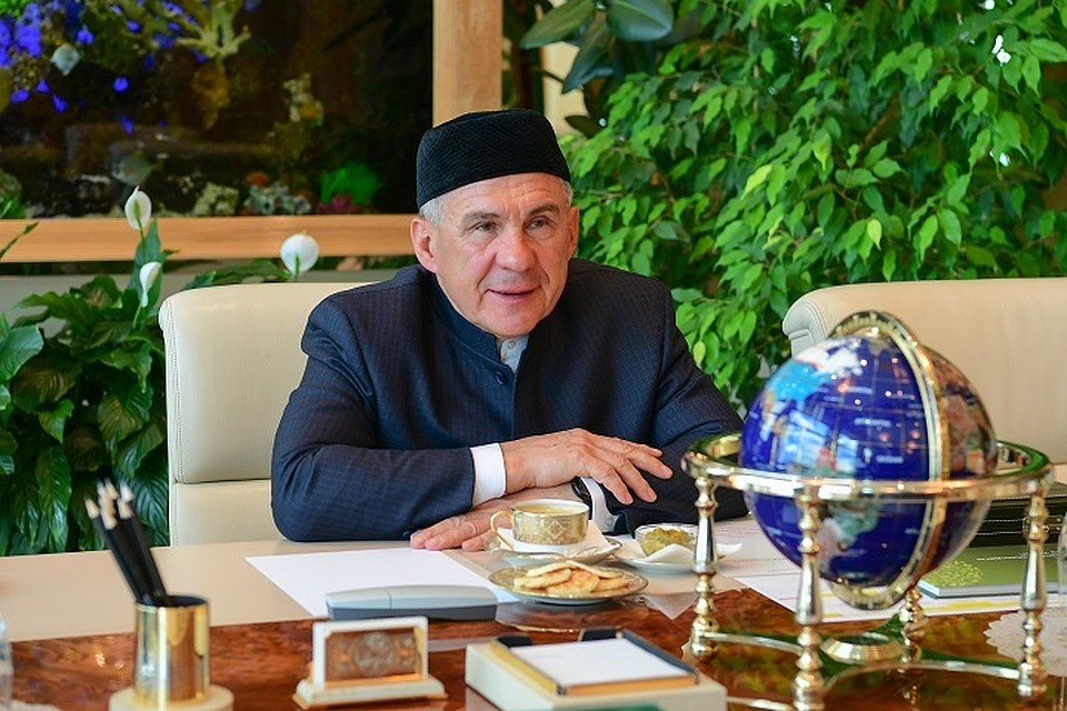 Рустам Минниханов поздравил всех с праздником Ураза-байрам