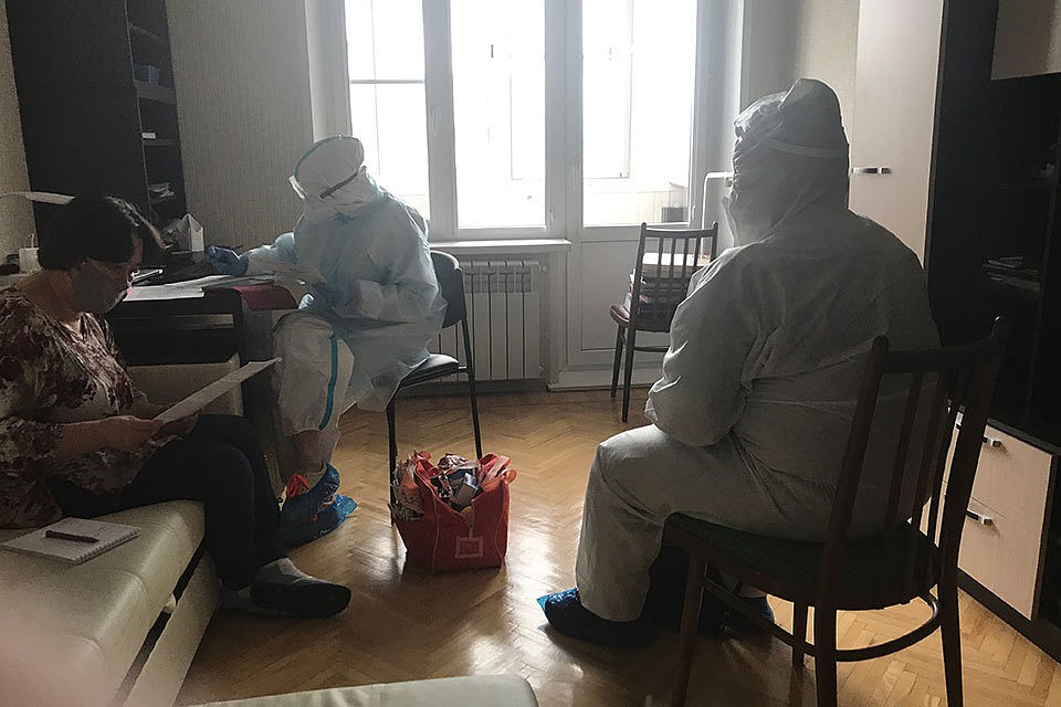 Вместе с таблетками журналист получила на руки постановление о 14-дневном карантине.