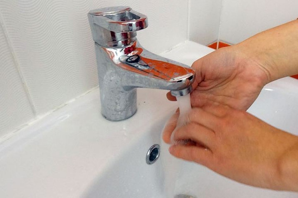 Власти Надыма объяснили ухудшение качества воды в кранах