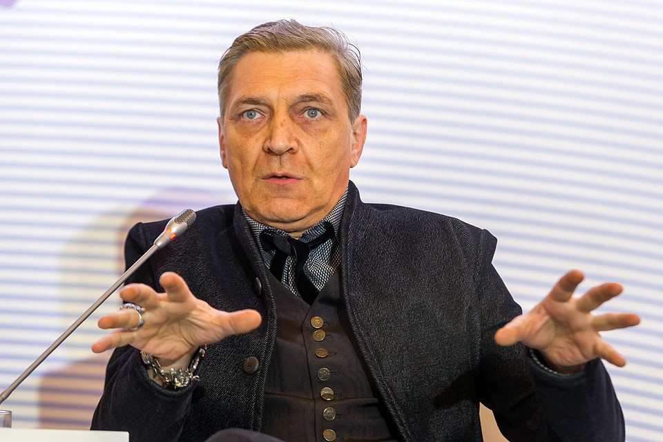 Феномен Невзорова в том, что он не претерпел от власти. Он сошел с ума. Бабла не дали и он сошел с ума