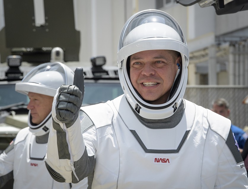 Корабль Crew Dragon успешно пристыковался к МКС с астронавтами Бобом Бенкеном и Дагом Херли на борту