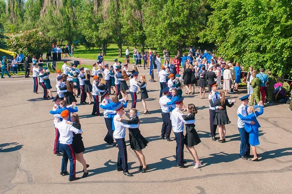 Одиннадцатиклассники из Кузбасса получат матпомощь к выпускному. ФОТО: пресс-служба министерства образования Кузбасса.