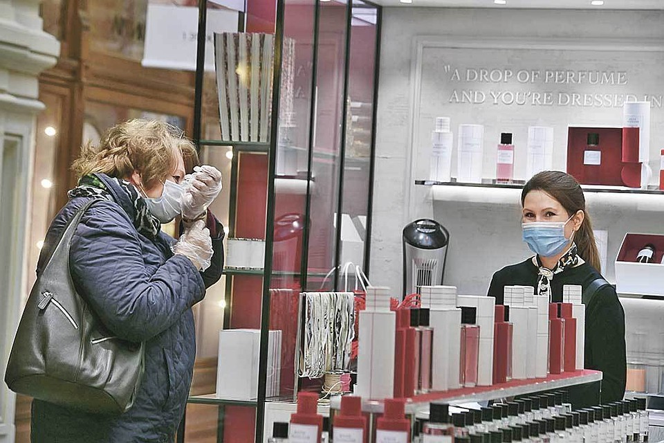Желающим погулять нужно надевать маски и соблюдать социальную дистанцию.