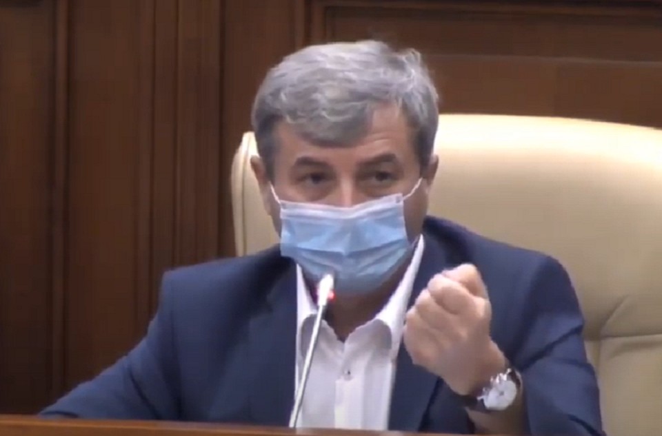 По мнению Корнелиу Фуркулицэ, "красивые слова, которые произносят на “чистом румынском языке”, звучат хорошо, но плохо пахнут”. Фото: aif.md