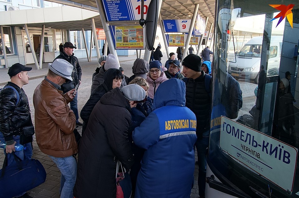 Украина возобновляет работу пунктов пропуска на границе с Беларусью.
