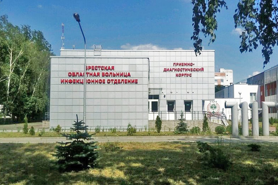 Пациентов от коронавируса лечат в 12 отделениях больницы. Фото: vb.by