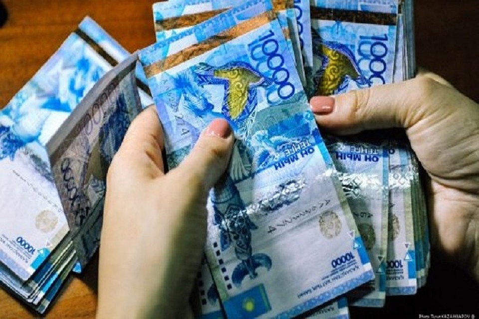 За прошлый год поощрено 214 лиц на сумму 31,8 миллиона тенге.