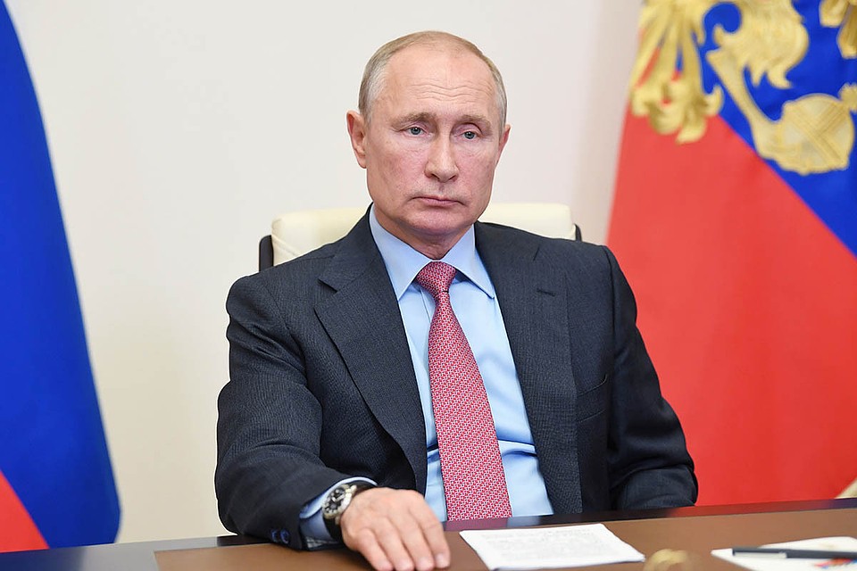 Путин присвоил пятерым врачам звания Героев Труда