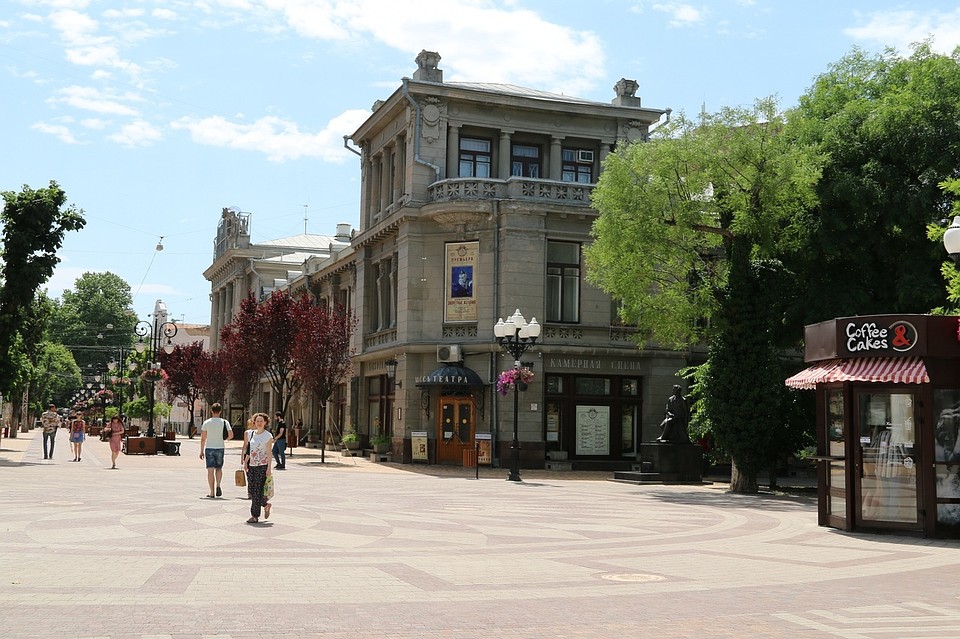 В Крыму с 1 июля открываются кинотеатры, театры и детские лагеря при условии соблюдения всех мер безопасности.