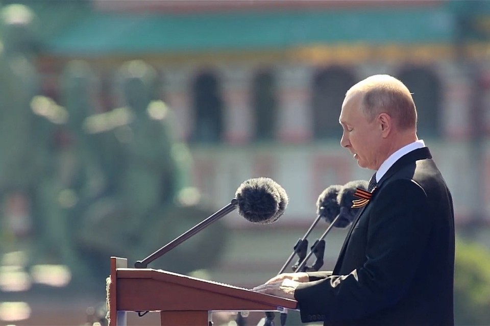 Владимир Путин назвал парад 1945 года торжеством жизни над смертью