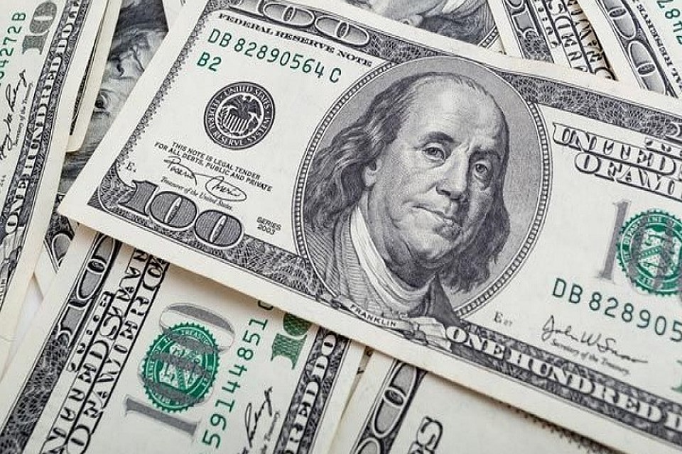 В обменниках доллары покупают/продают по 401,5-403 тенге.