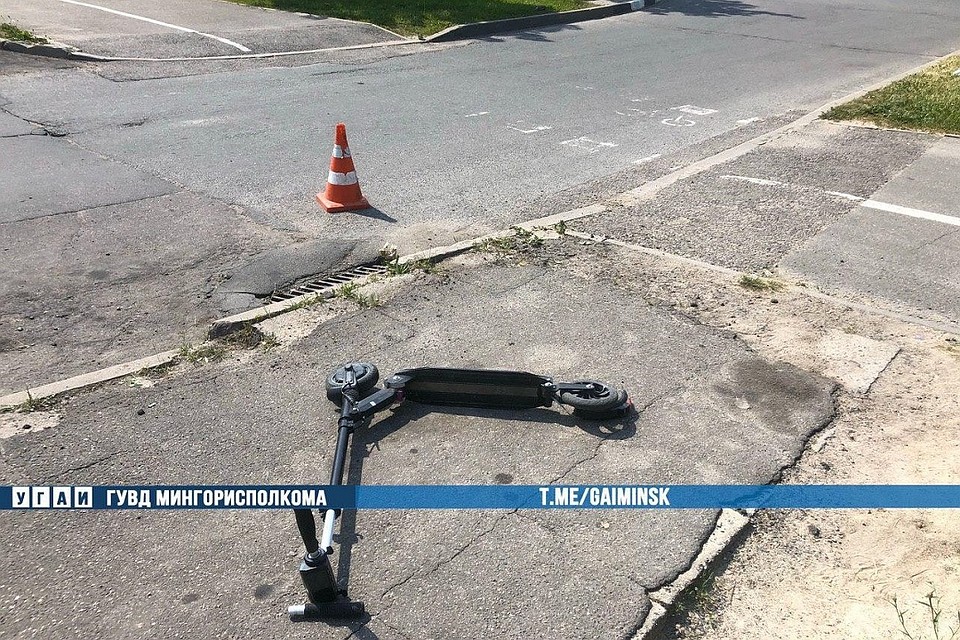 Водитель не уступил дорогу самокатчику на велодорожке. Фото: УГАИ ГУВД Мингорисполкома.