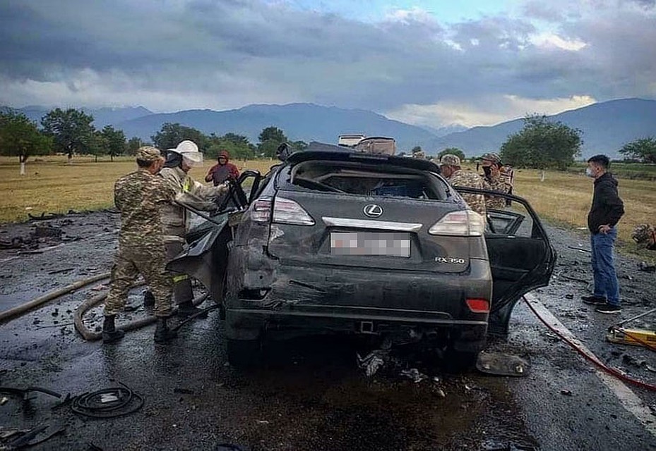 «Лексус RX 350» столкнулся на трассе с грузовиком (Фото: Болот ИБРАГИМОВ).