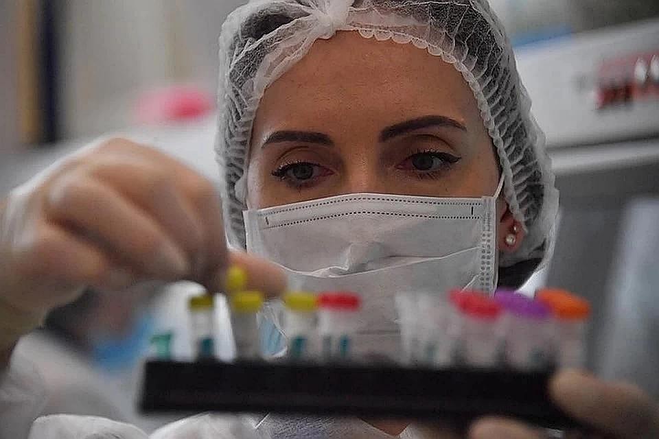 С кого начнется вакцинация от COVID-19 в России, рассказал врач