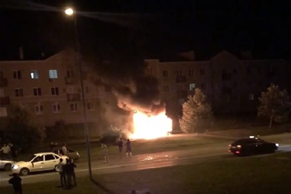 Пожар после взрыва выглядел ужасающе