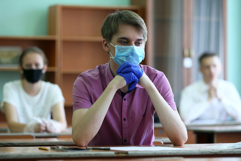 Экзамены проходят спокойно и ровно, - отчитался временно исполняющий обязанности руководителя Рособрнадзора Анзор Музаев. Фото: Владимир Смирнов/ТАСС