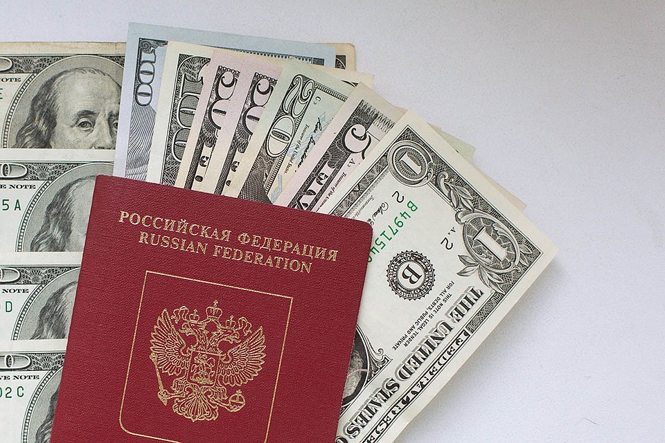 Изменения коснутся обмена валют и переводов без открытия счета. Сейчас для них обязательно нужно иметь с собой паспорт.