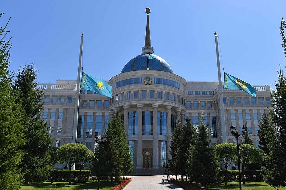 В 12.00 по времени города Нур-Султана по всей стране была объявлена Минута молчания