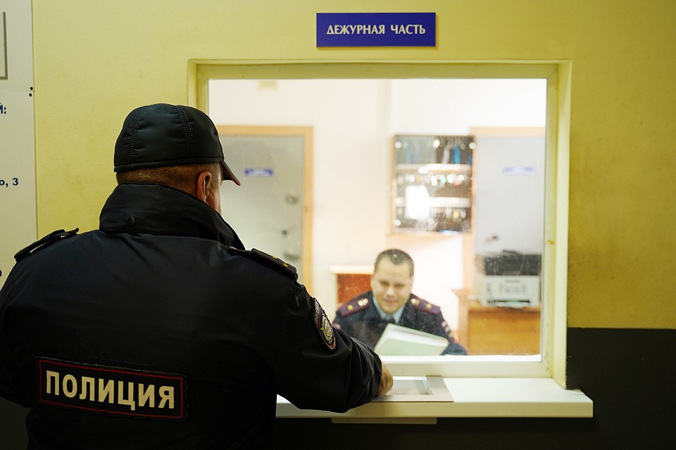 Полиция уже возбудила уголовное дело по статье "мошенничество", а подозреваемую в обмане пенсионеров теперь разыскивают