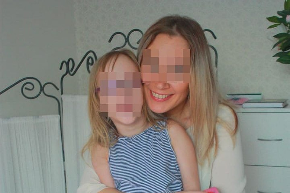 Алина утверждает, что мама не следит за ней и постоянно гуляет. Фото: личный архив героя.