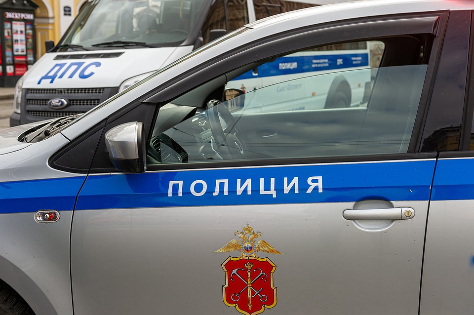 Окровавленного мужчину нашли на улице в Красносельском районе Санкт-Петербурга
