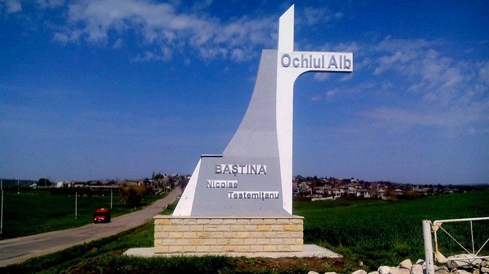 В селе Окюл Алб священник скончался от коронавируса. Фото: Deschide.md