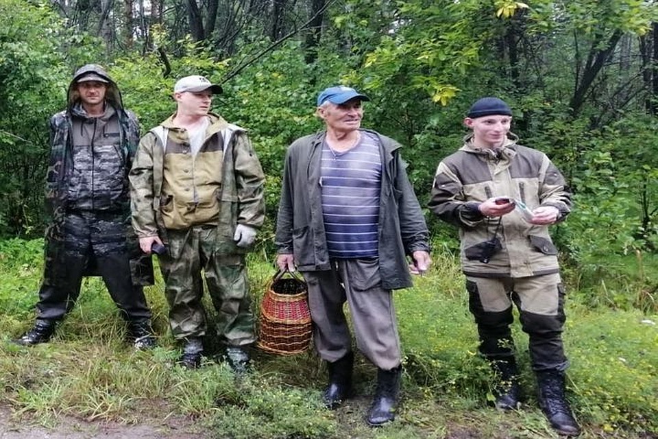Дедушку нашла поисковая группа в лесу. Фото: «Лиза Алерт»