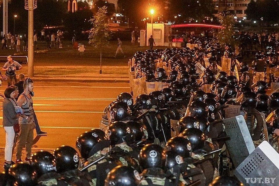 Протестующие были рассеяны по парку. Но через полчаса снова сконцентрировались. Фото: @tutby_official
