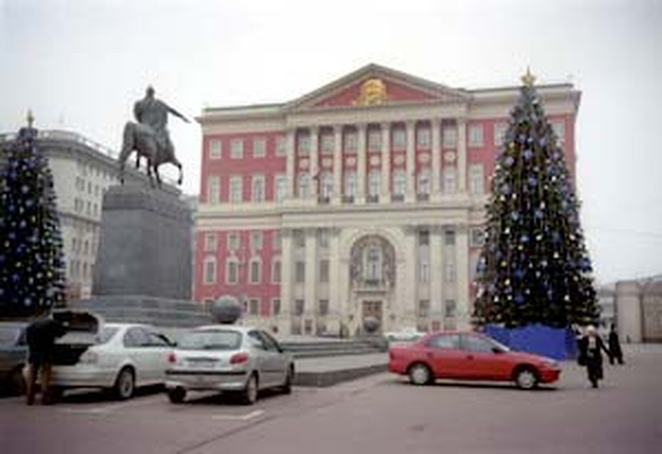Изначально дворец, ставший ныне мэрией, был двухэтажный.