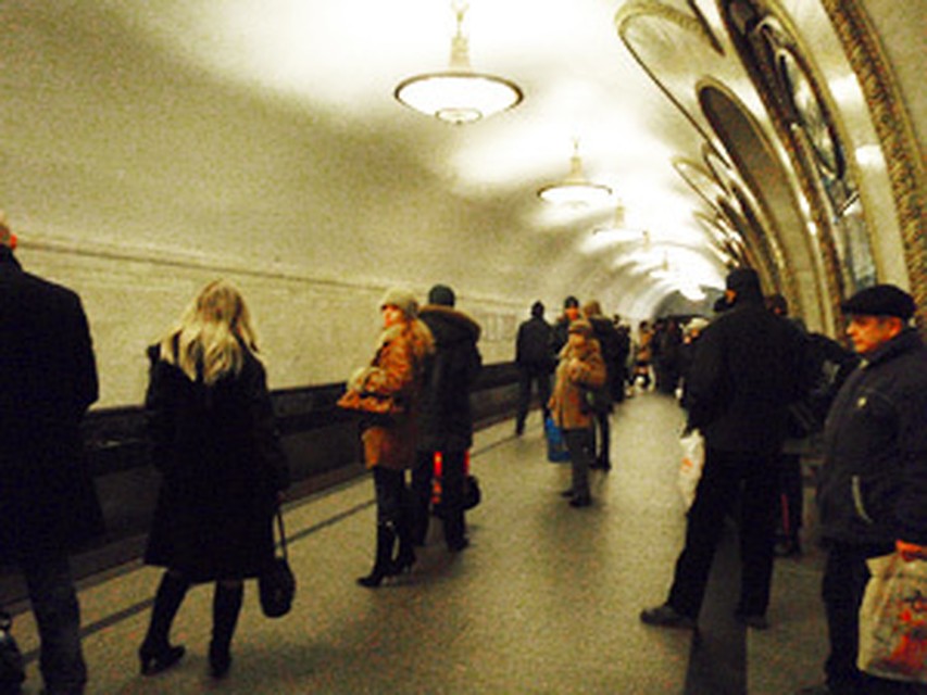 Телефонная хулиганка грозилась взорвать себя в метро