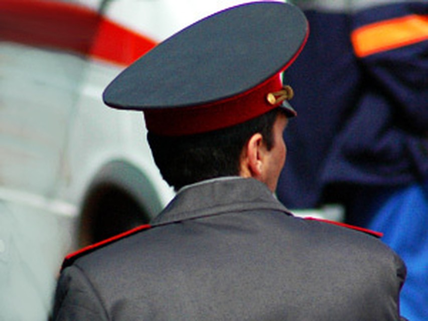 Пьяный милиционер сбил школьниц.