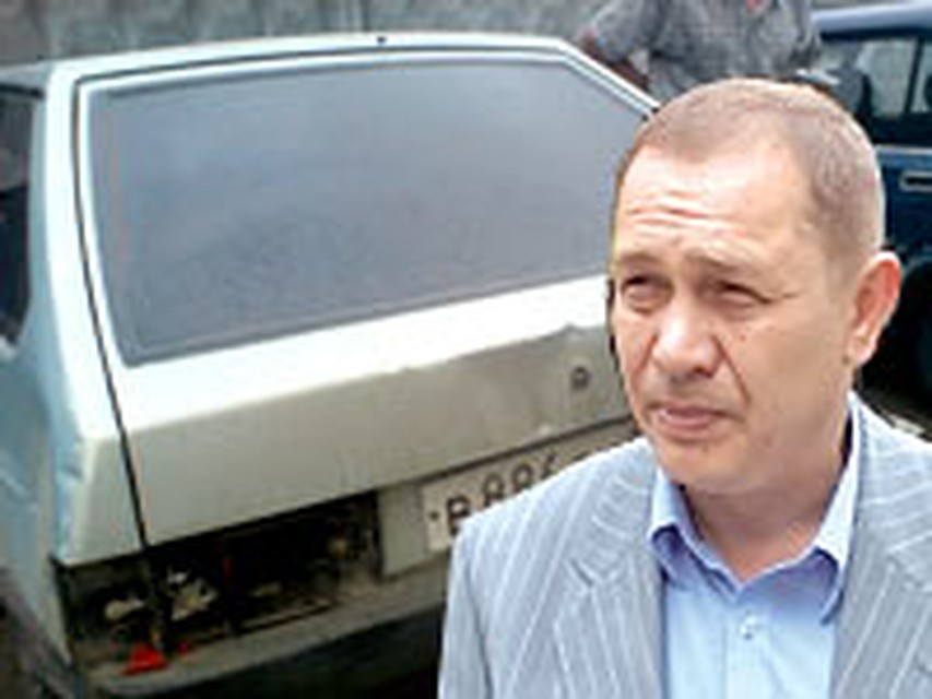 Уральский чиновник в порыве ревности протаранил машину соперника