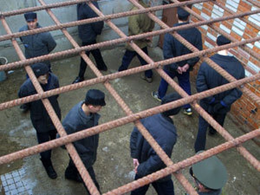 Педофилов не принято сажать в одинчные камеры.
