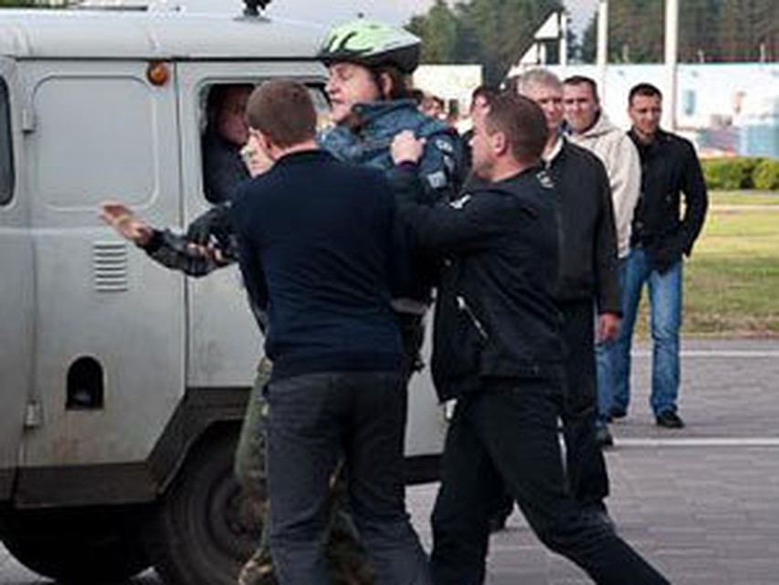 Во время молчаливой акции задерживали велосипедистов и собак!