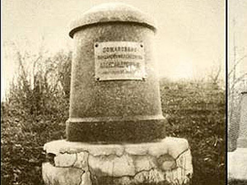Памятник Бомарзунд, возведенный из осколков одноименной крепости.