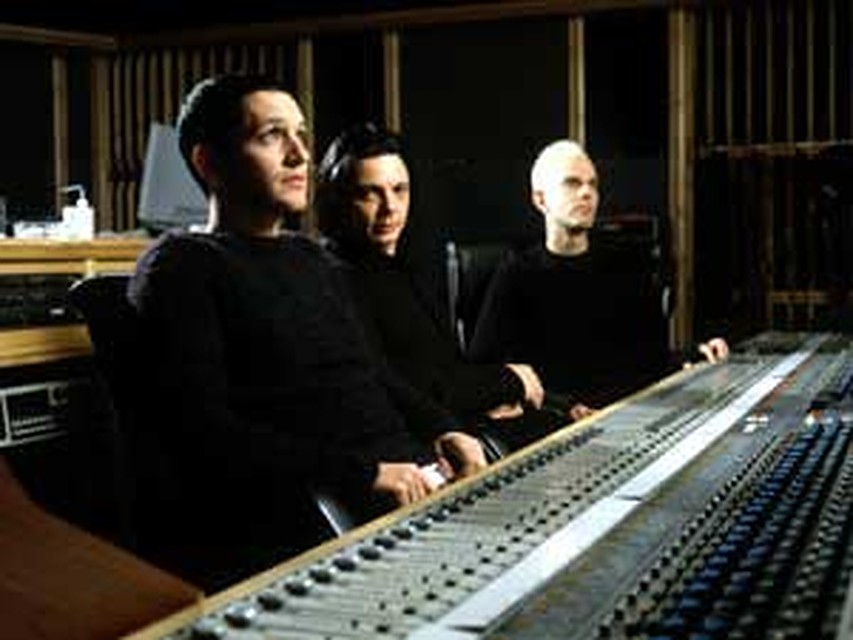 Placebo в рабочий полдень (Брайан Молко - справа).