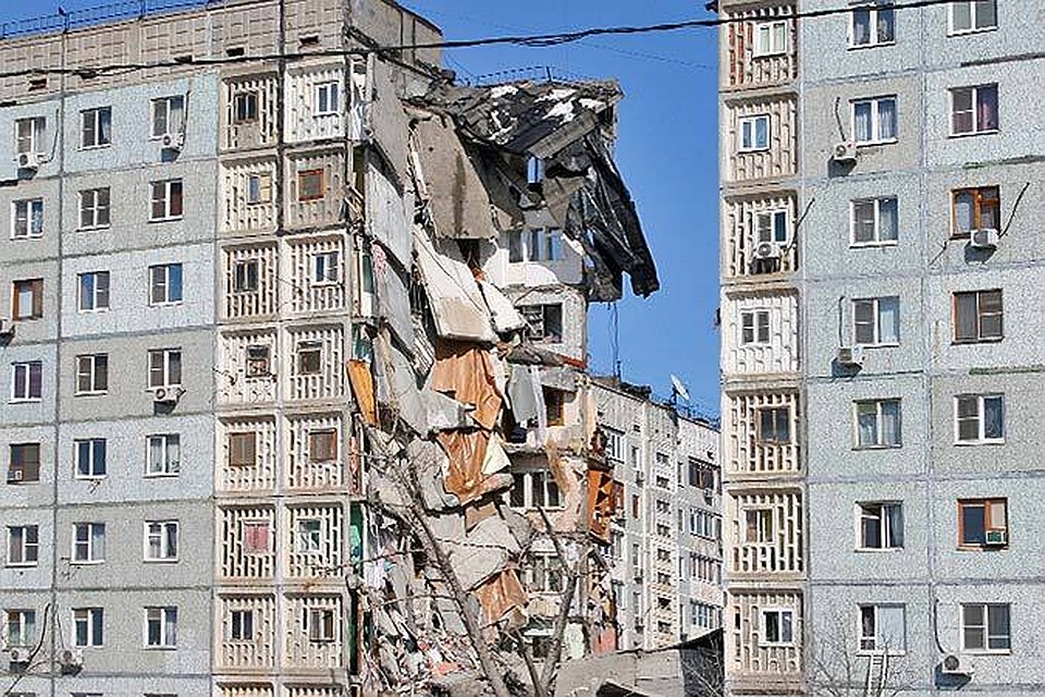 Жильцы рухнувшего дома в астрахани жаловались на сильный зап.