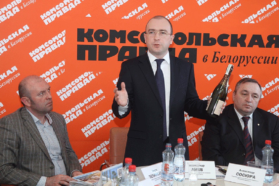 Министр привез в Минск крымское шампанское