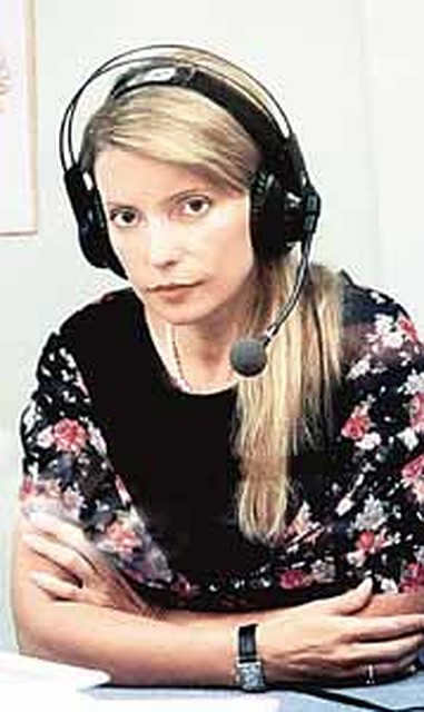 1. До «революции»: цветочки на рукавах и распущенные волосы придают Юлии невинно-романтичный вид.